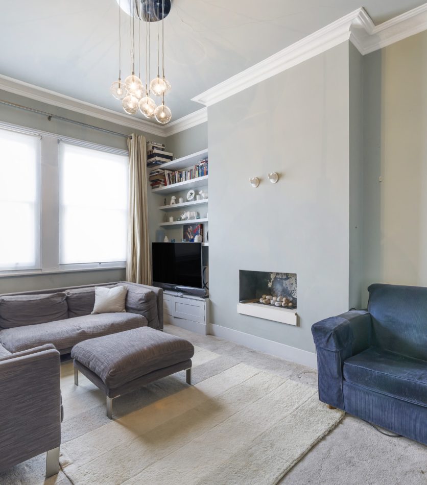 Lounge to a fantastic 2 bedroom flat in Victoria Road