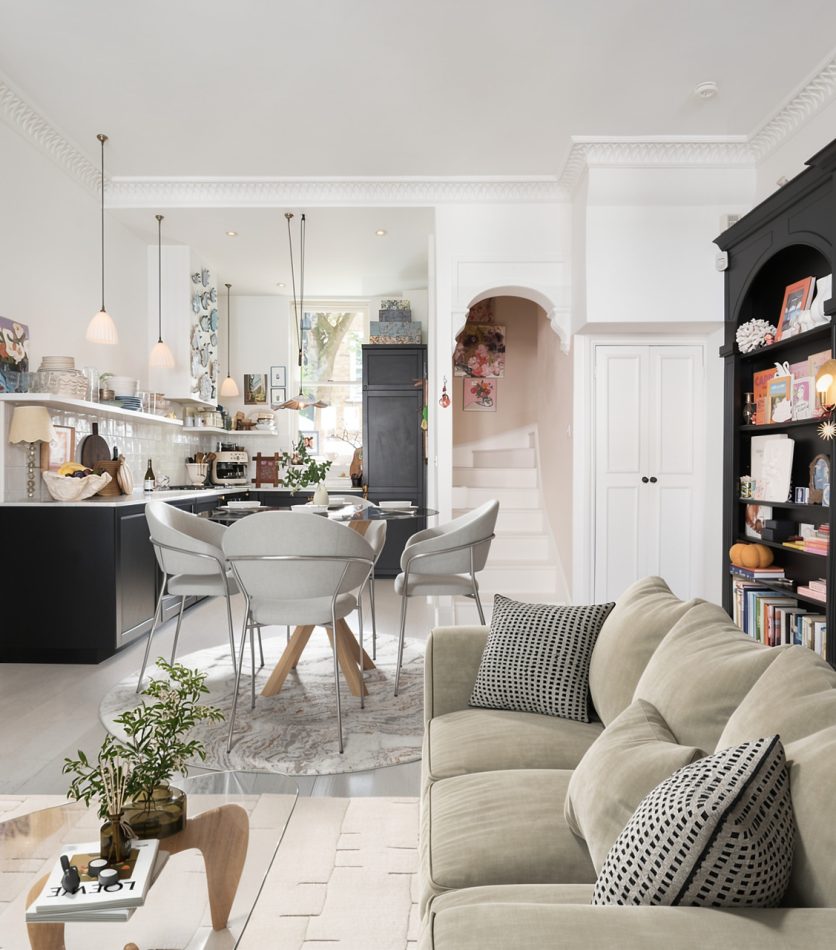 Living Room of a mews for sale in Belgravia