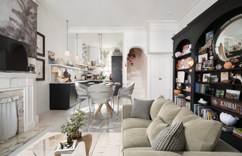 Living Room of a mews for sale in Belgravia