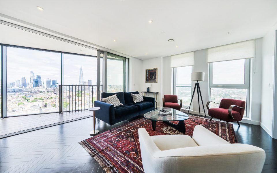Lounge to 2 bedroom apartment for sale in Southwark Bridge Road