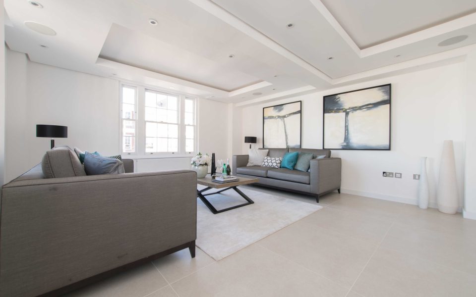 Lounge of 2 bedroom flat for sale in Hyde Park