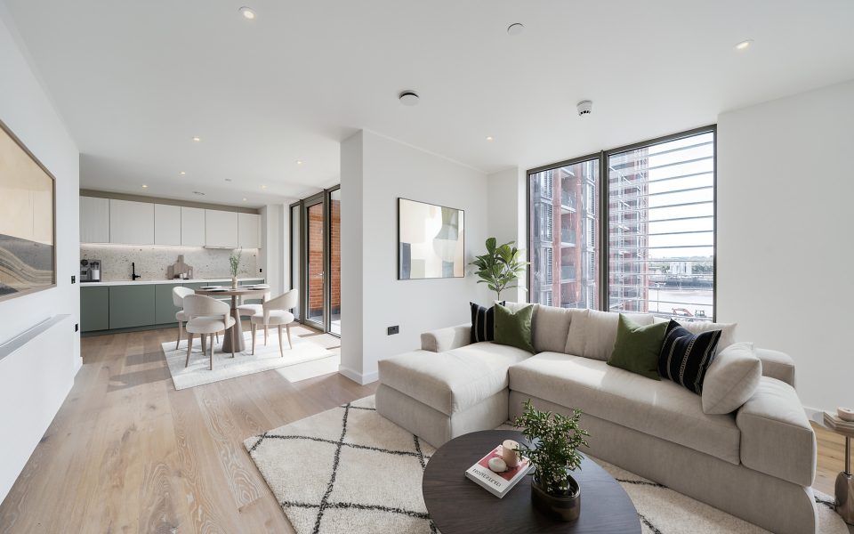 Lounge 1 for a a bedroom apartment for rent in Hurlingham Waterfront