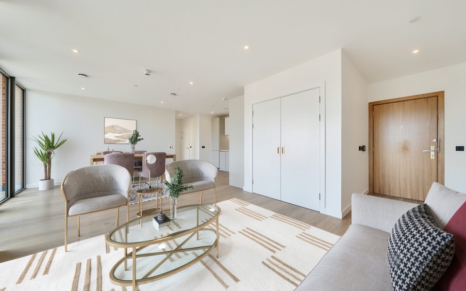 Lounge 1 to 1 bedroom for rent in Hurlingham waterfront