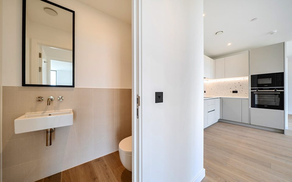 Powder Room to a for rent 1 bedroom apartment in Carnwarth Road